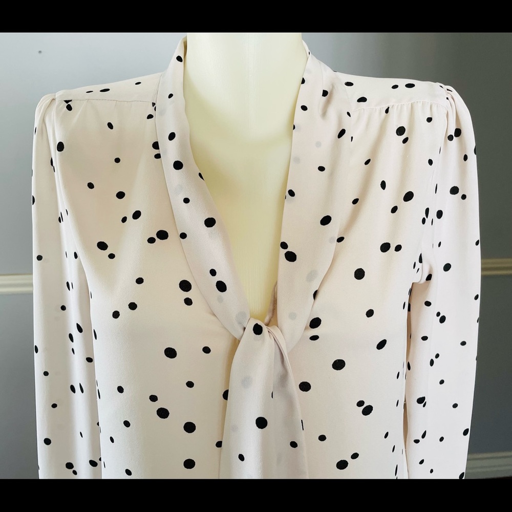 Ann Taylor LOFT Women Bow Tie Neck Blouse . Sz Petite Large. Good Condition.
